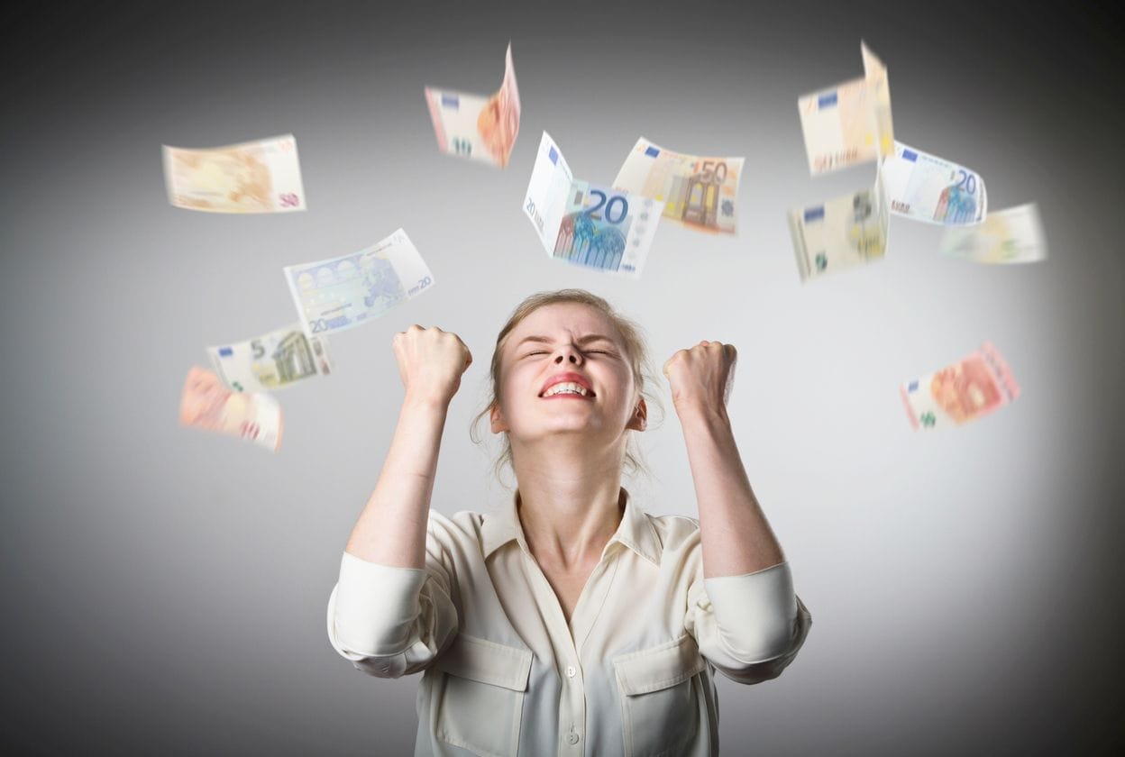 Il datore di lavoro non paga lo stipendio? Non c'è bisogno di spendere soldi in avvocati, ecco la mossa giusta da fare