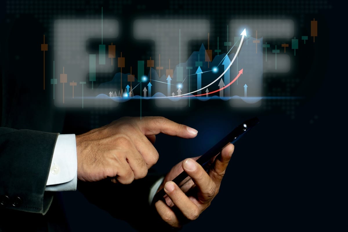 3 ETF con rendimenti medi del 20% perfetti da... mettere nel cassetto e non pensarci più