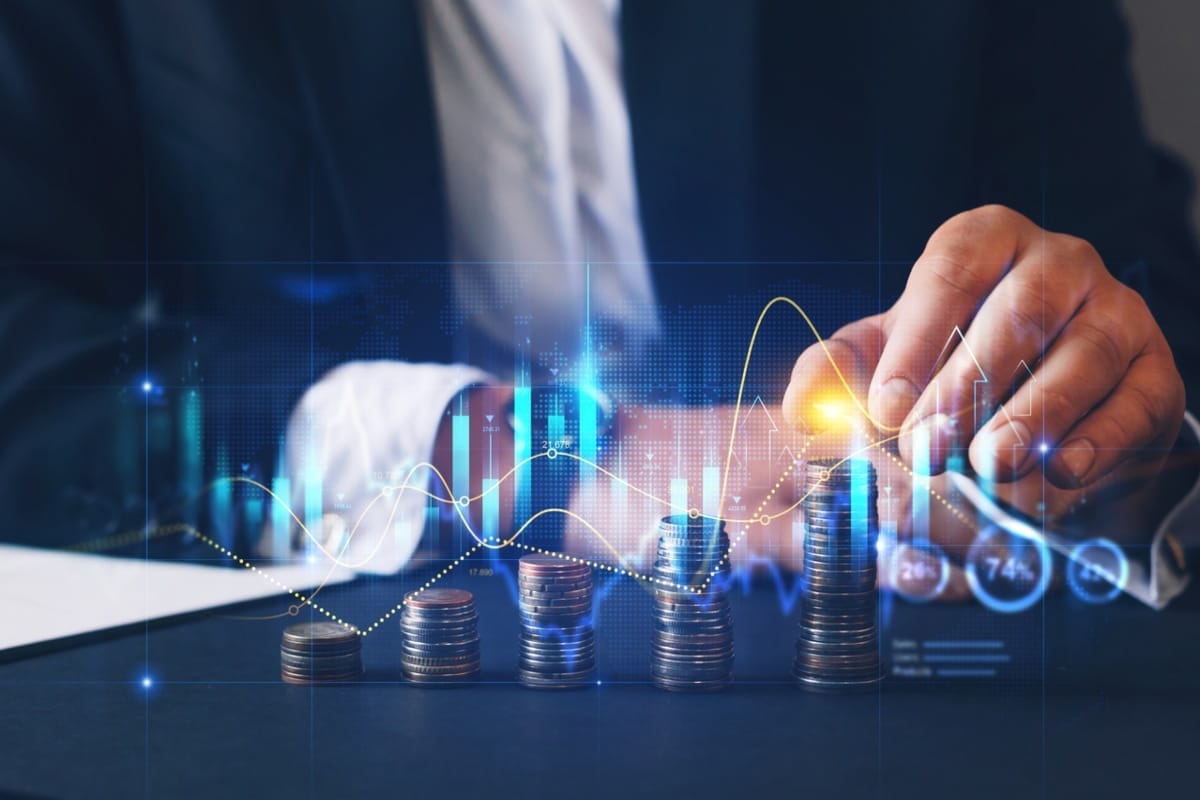 Quanti soldi bisogna mettere da parte per un futuro sereno? È meglio iniziare già a 30 anni