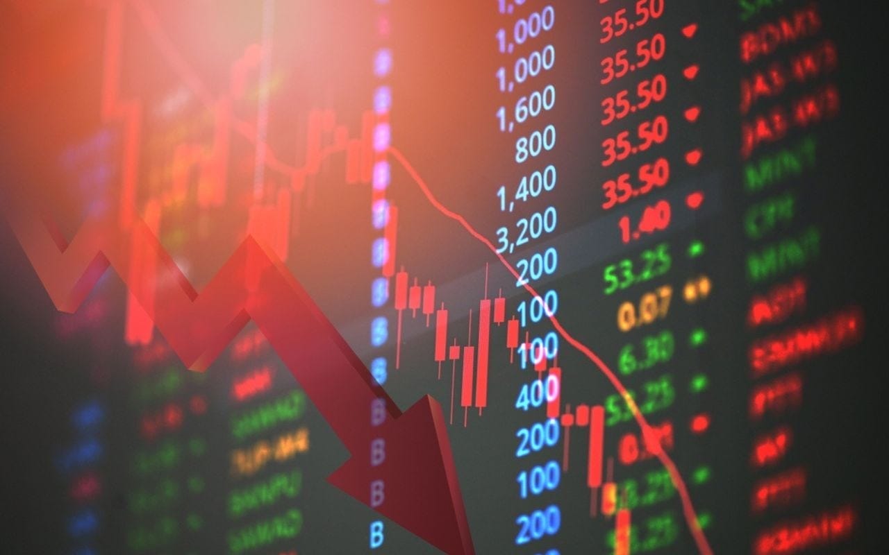 Giornata da dimenticare per le Borse europee, con Piazza Affari a -0,95% e la crisi inarrestabile dei titoli bancari. Profondo rosso per gli indici statunitensi; a Wall Street la performance peggiore è quella del settore tecnologico