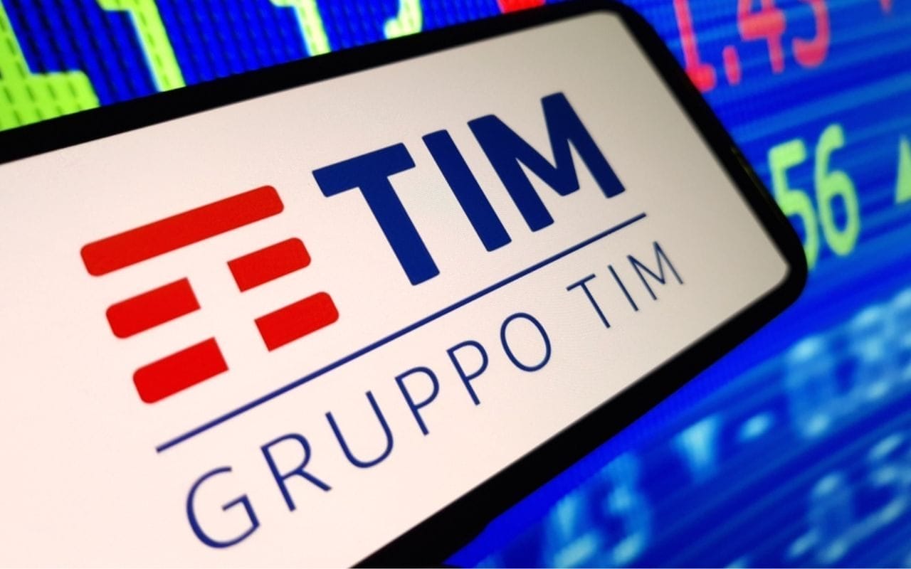 Rivoluzione Tim: fuori Vivendi, dentro Poste e Iliad per far volare il titolo in Borsa