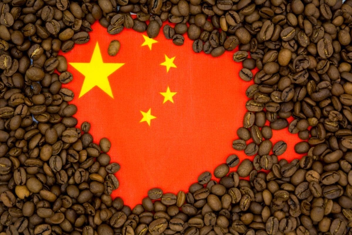 Duro colpo per il Made in Italy: una storica azienda viene 'rubata' dai cinesi e dice addio a Piazza Affari