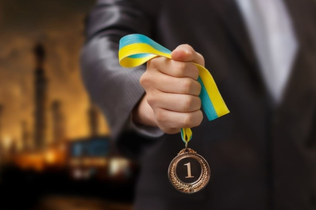 2 aziende 'virtuose' che dominano i mercati e premiano i dipendenti con incentivi superiori a 4.000 euro e corsi di formazione