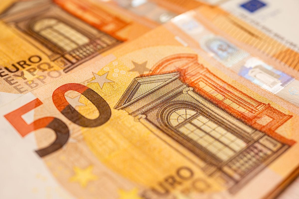 Banconote da 50 euro spariranno dalla circolazione da aprile, occhio (anche) alle vacanze