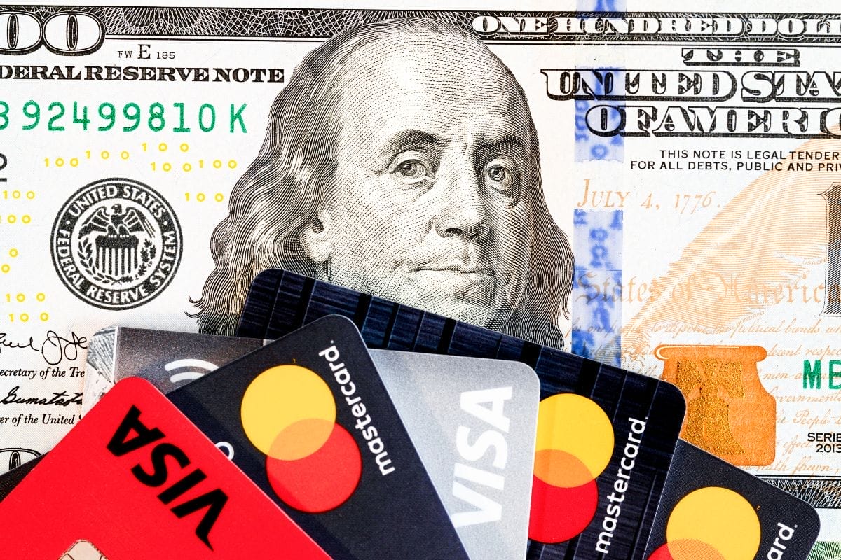 Incubo carte di credito, arrivano le maxi commissioni? Ci toccherà per forza usare l'Euro digitale (e addio privacy)