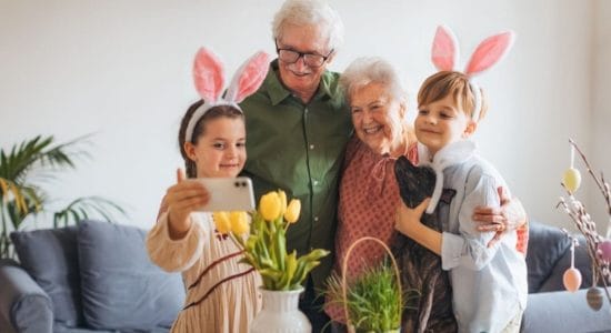 Batosta prezzi sui pranzi di Pasqua e Pasquetta: gli aumenti mettono alla prova i portafogli degli italiani