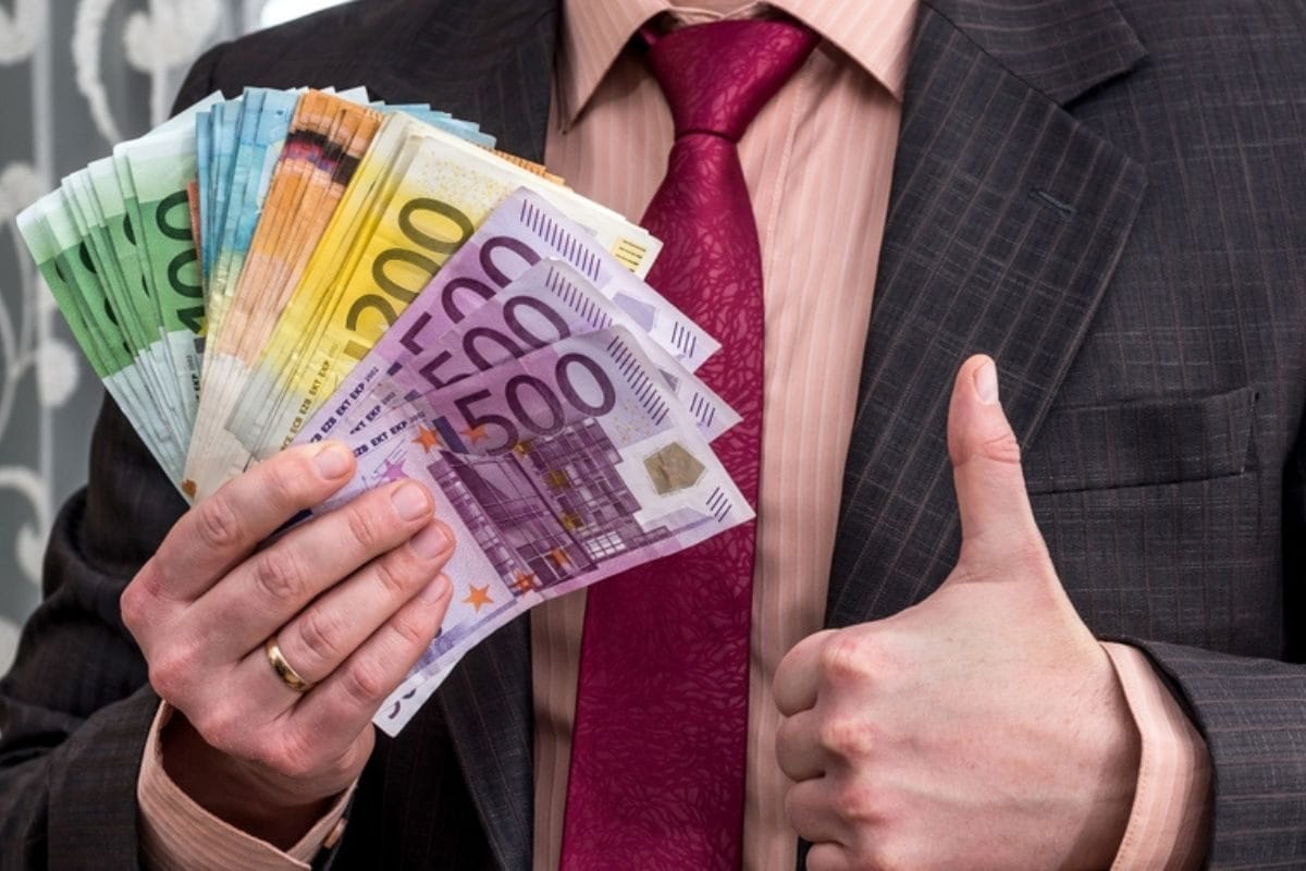 Rendimenti in crescita per i titoli di Stato: nuova sfida per Buoni Fruttiferi Postali e BTP