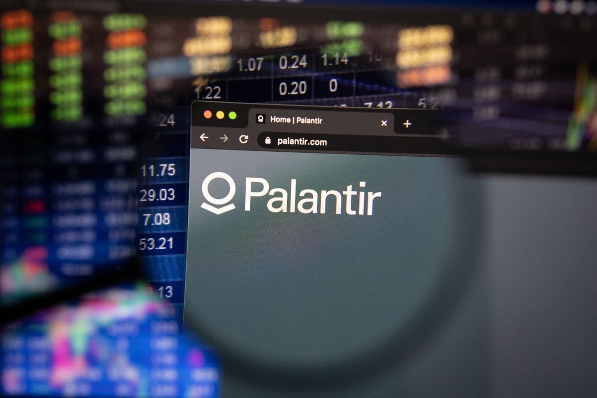 Palantir è il titolo da comprare questa settimana? Il crollo, l'opportunità da cogliere al volo e le 'minacce' della Silicon Valley