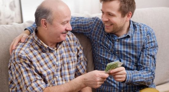 Attenzione ai regali per amici e parenti: sopra questa somma c'è il rischio di essere sanzionati