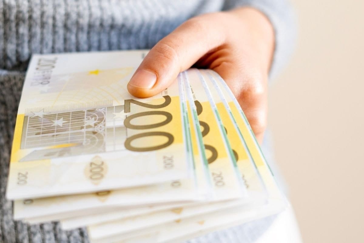 Ecco come è possibile risparmiare 200 euro al mese con i conti corrente "salvadanaio"